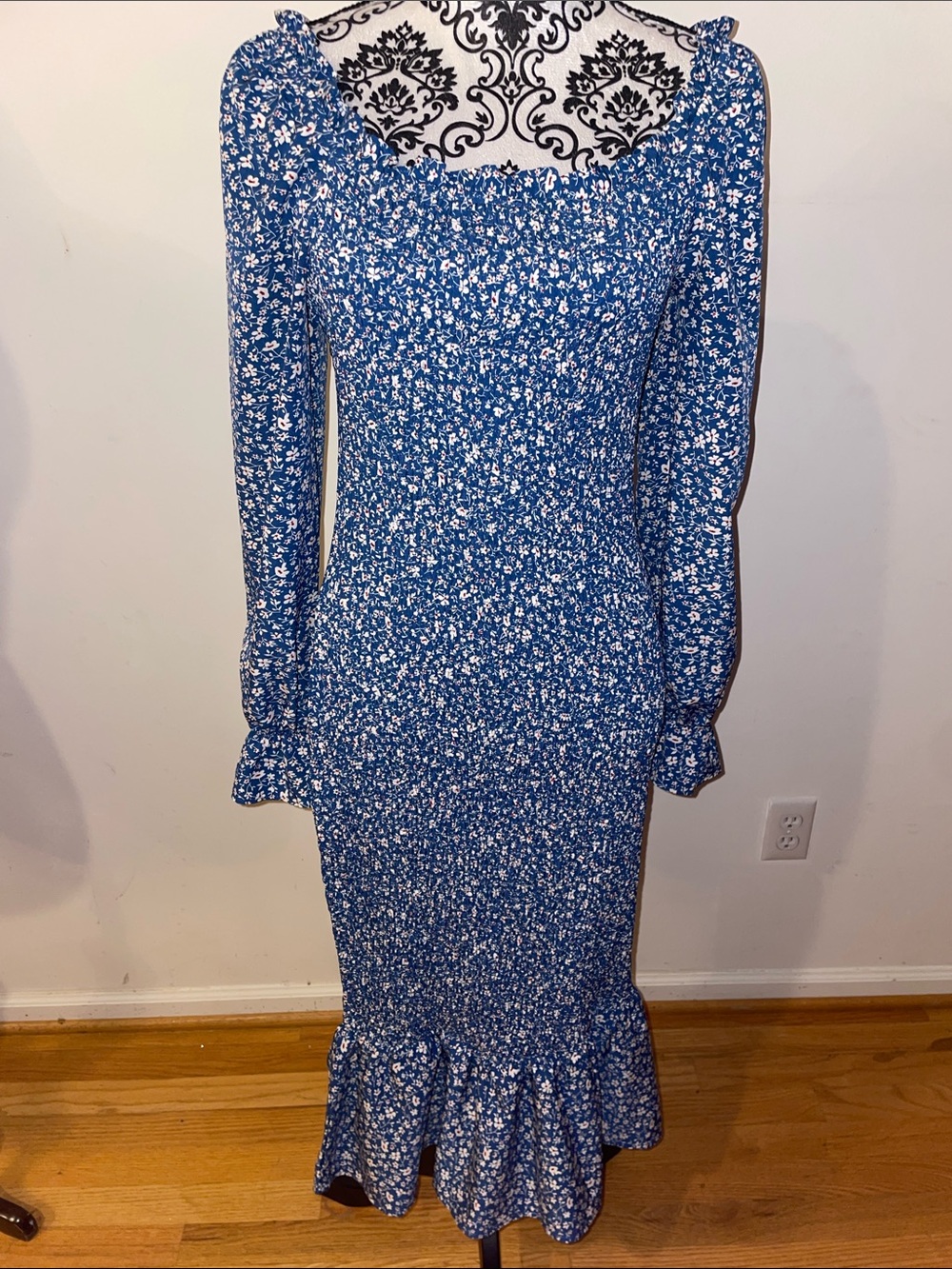 PrettyGarden Blue Floral Smocked Maxi Mermaid Dress with Long Sleeves Size Large